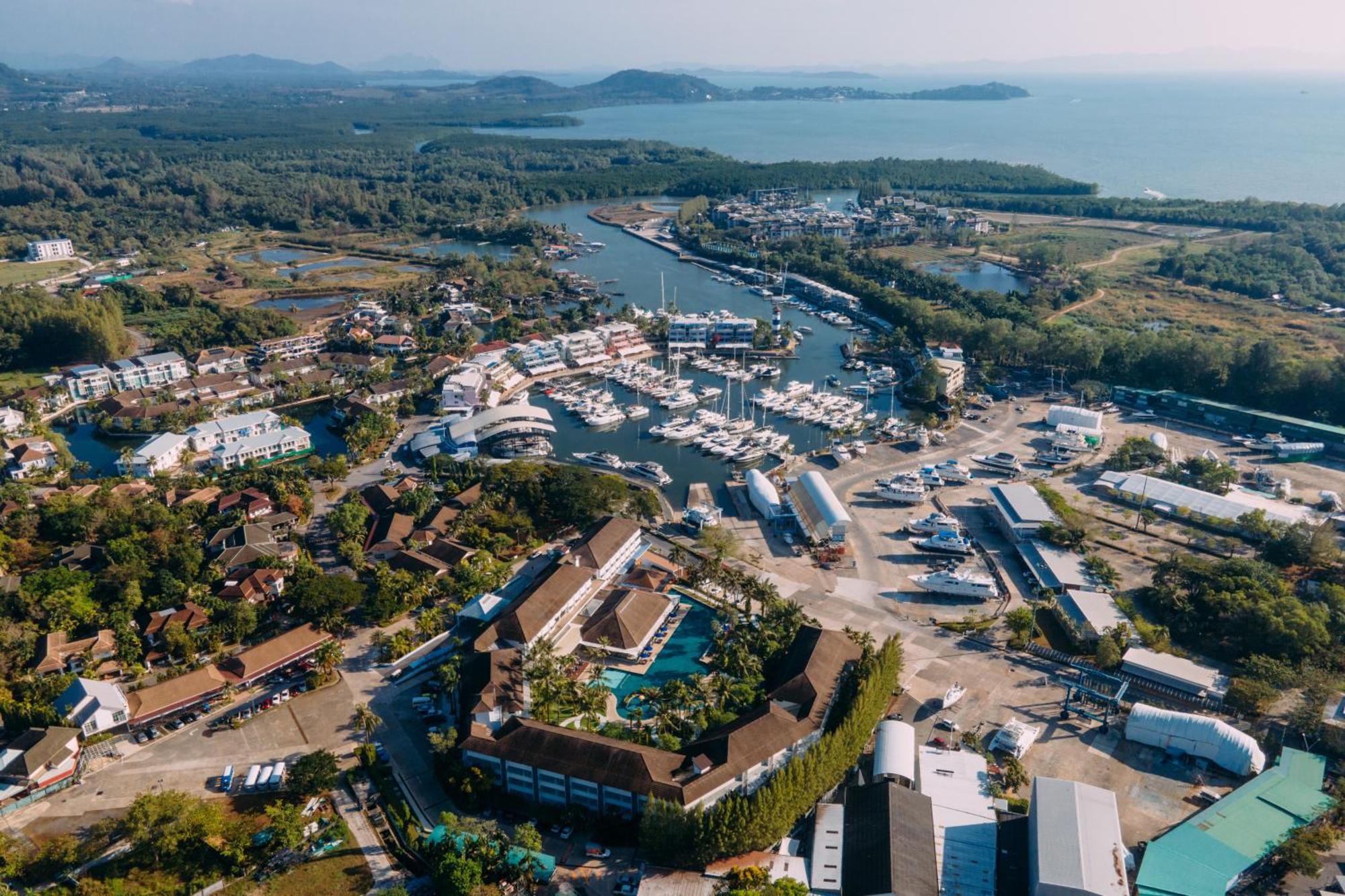 Nh Boat Lagoon Phuket Resort Екстер'єр фото